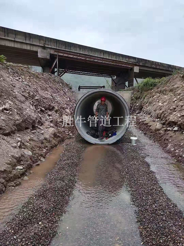 岩層頂管施工